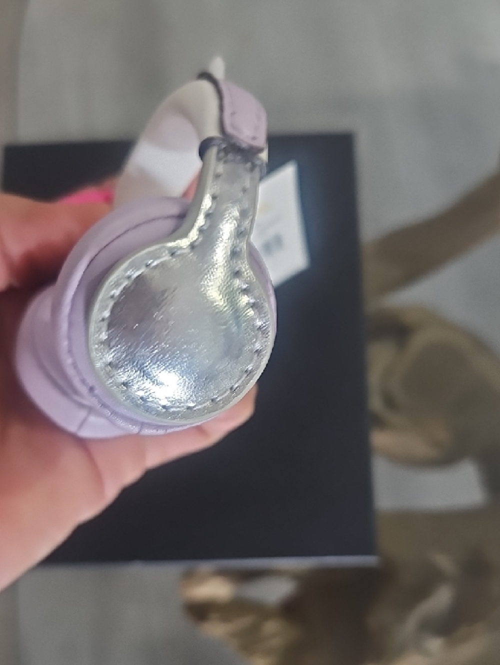 Michael Kors Pink & White Headphone Keychain - Rare - Picture 4 of 5